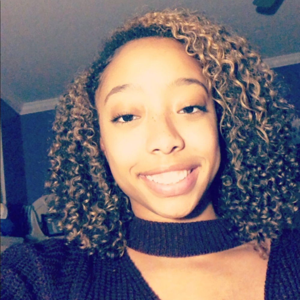 Meet your Posher, Angelle